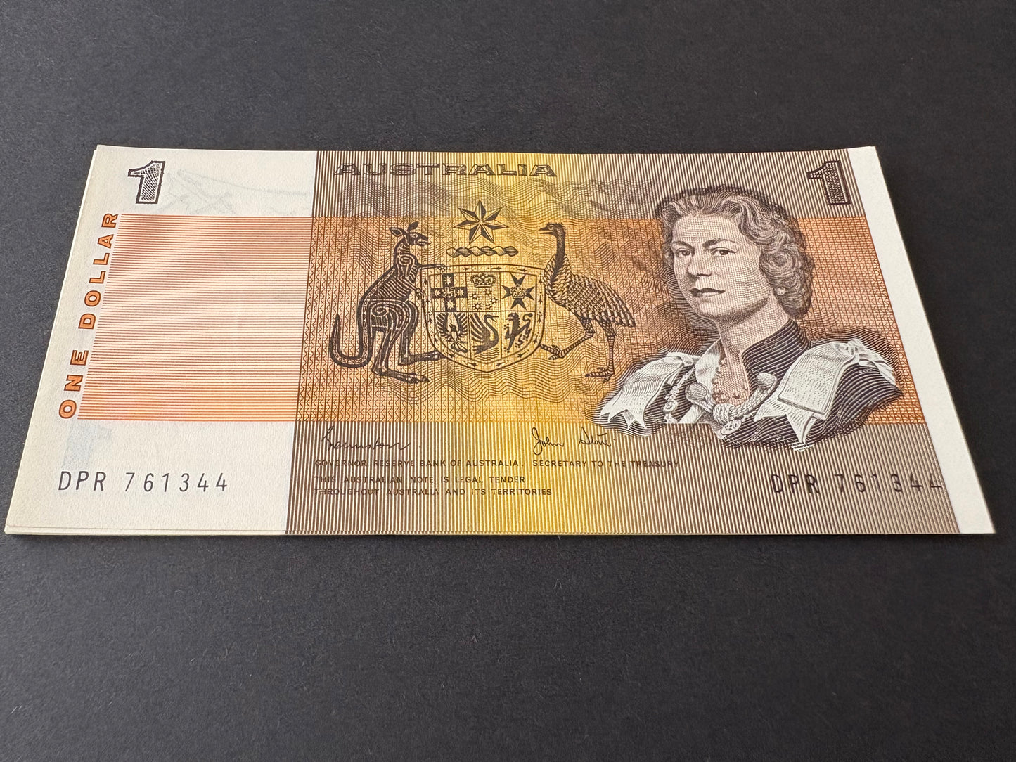 1982 $1 Australia Paper Banknote - Johnston Stone - Uncirculated