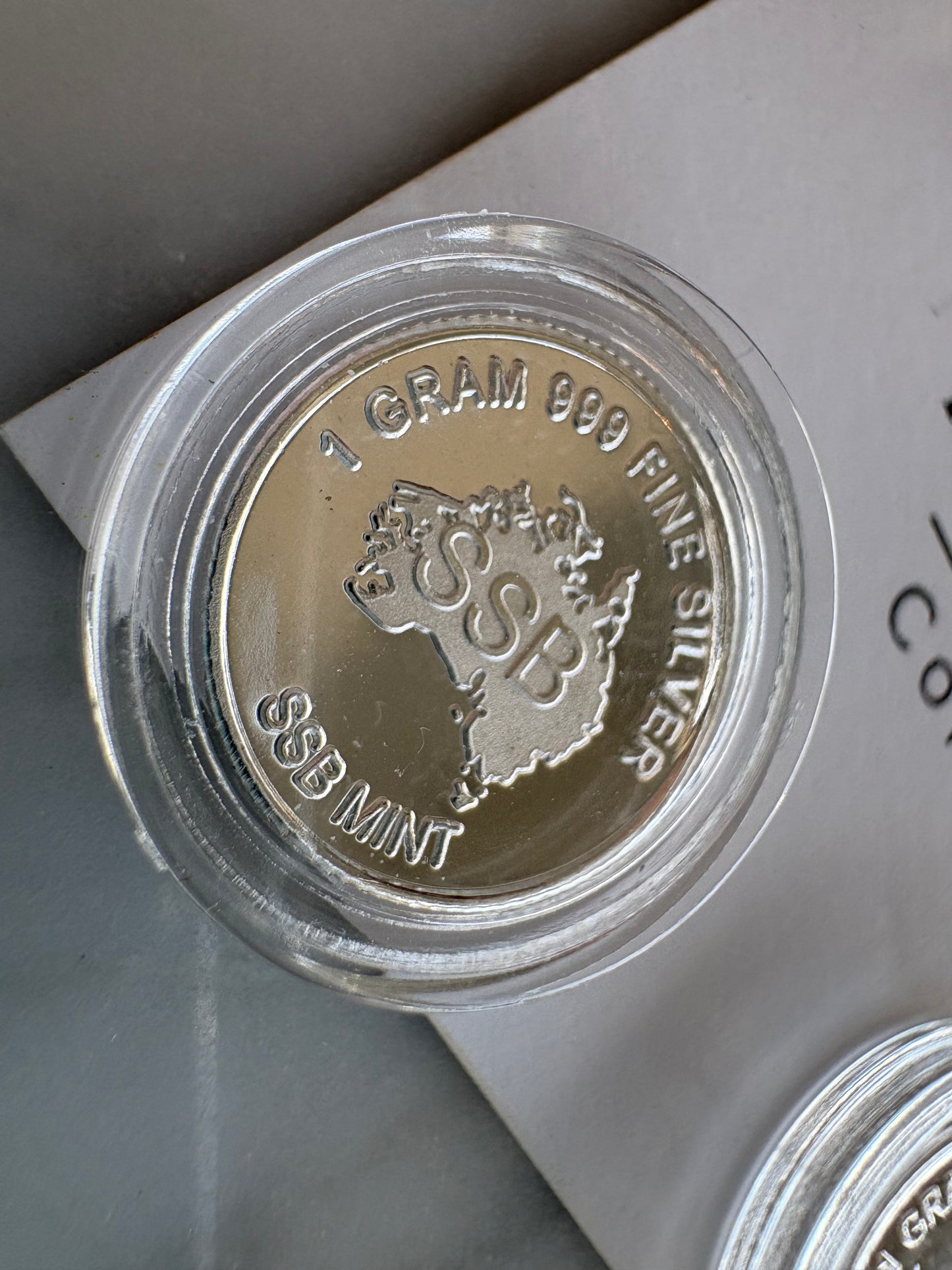 Mini Silver 1 gram round bullion - Bounding Kangaroo