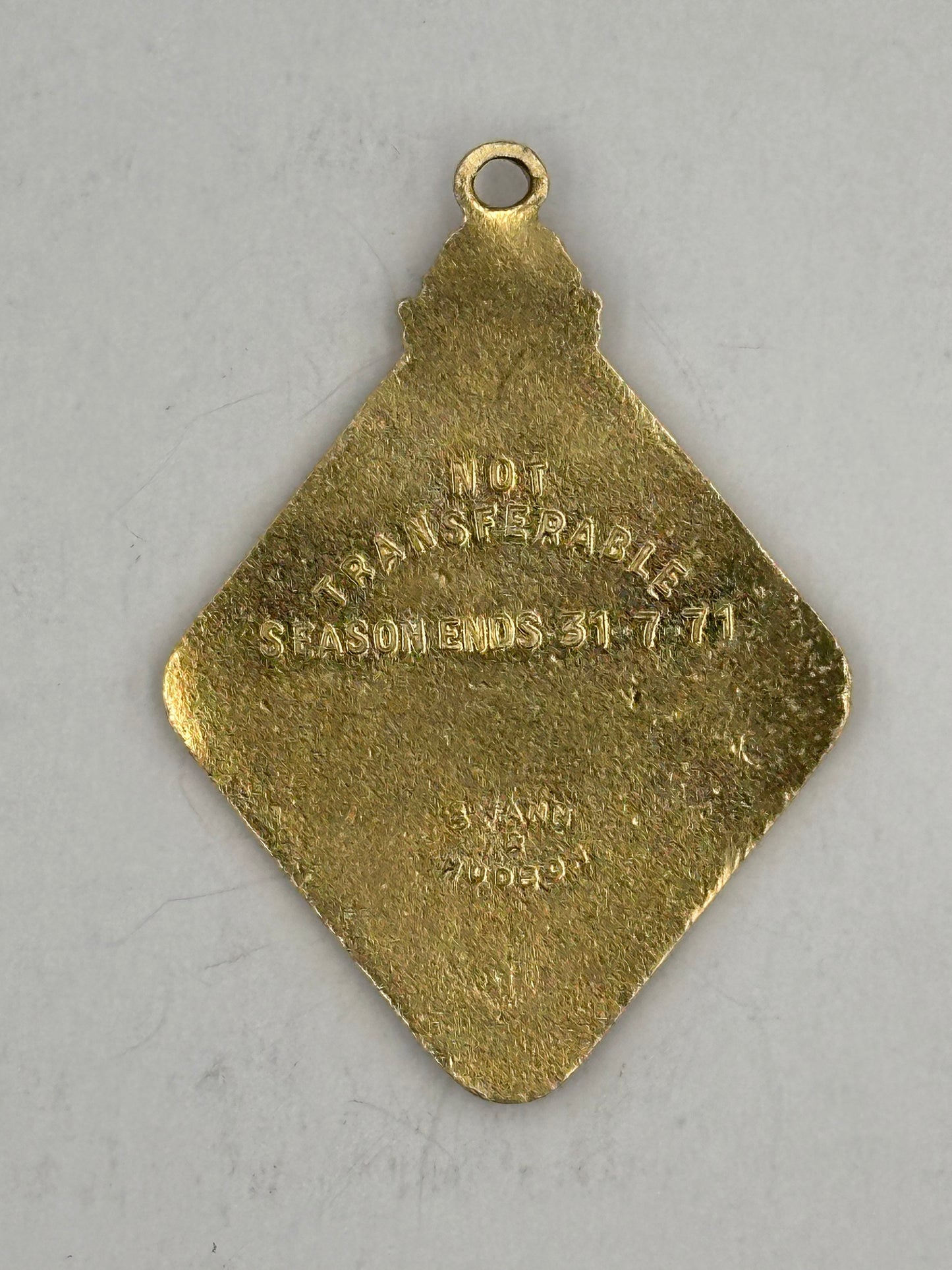 Vintage 1971 Ballarat Turf Club Enamel Members Badge