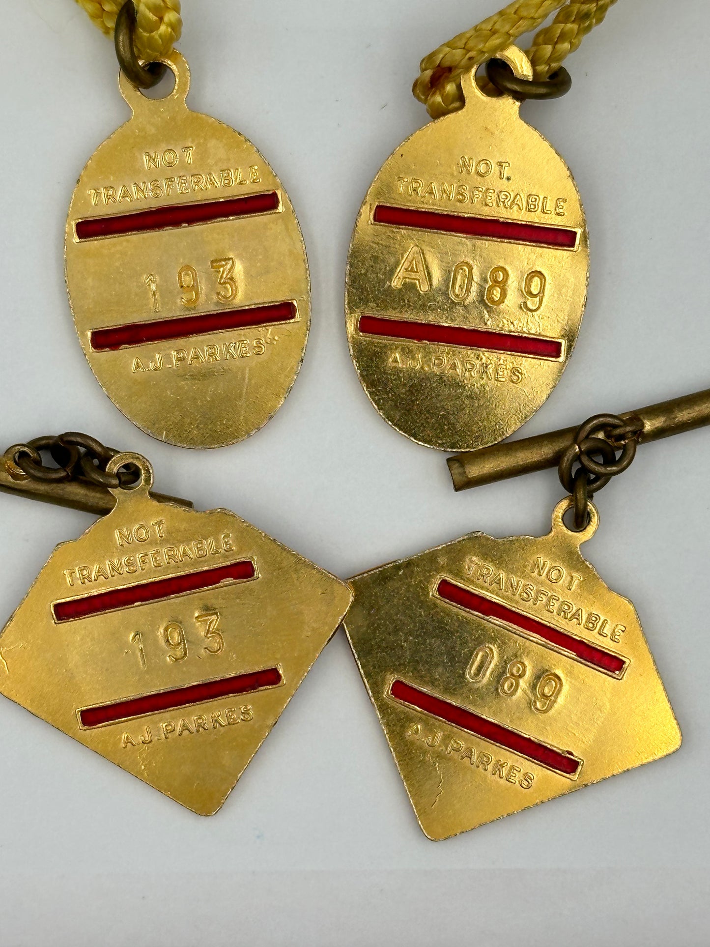 Vintage 1974-1975 Pinjarra Race Club Enamel 2x Member Badges & 2 x Lady Badges