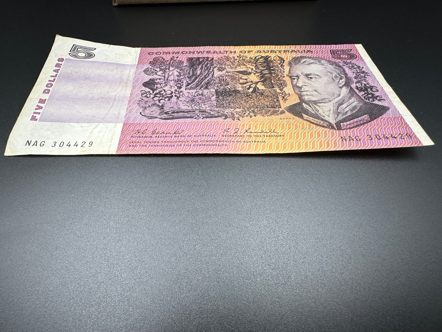 1967 $5 Australia Paper Banknote - Coombs Randall NAG 304427