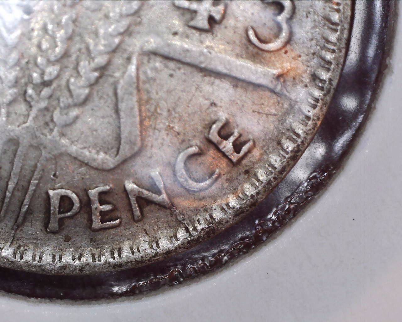 1943 - M Australian Three Pence - 92.5% Silver - Die Crack Error