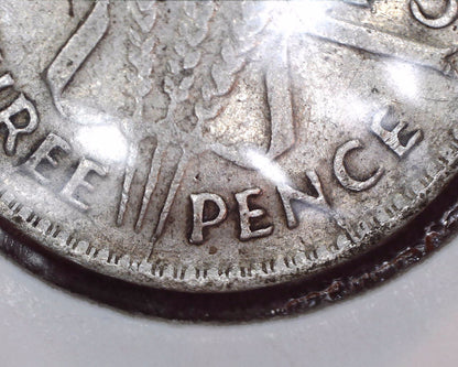 1943 - M Australian Three Pence - 92.5% Silver - Die Crack Error