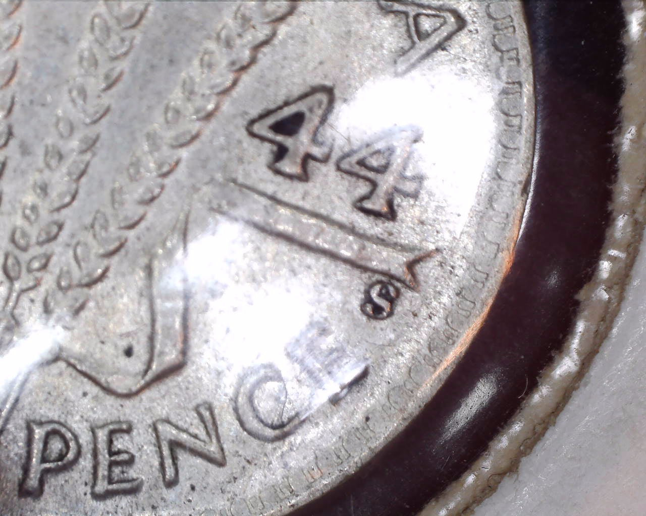 1944 - S Australian Three Pence - 92.5% Silver - No Serif on Mintmark Error