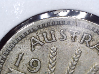 1951 - PL Australian Three Pence - 50% Silver - Die Crack Error