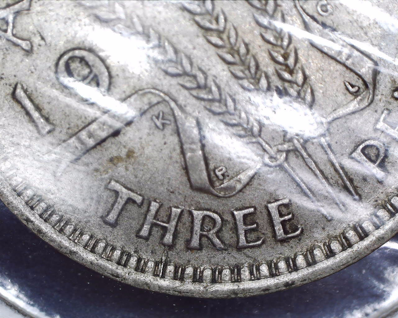 1951 - PL Australian Three Pence - 50% Silver - Die Crack Error