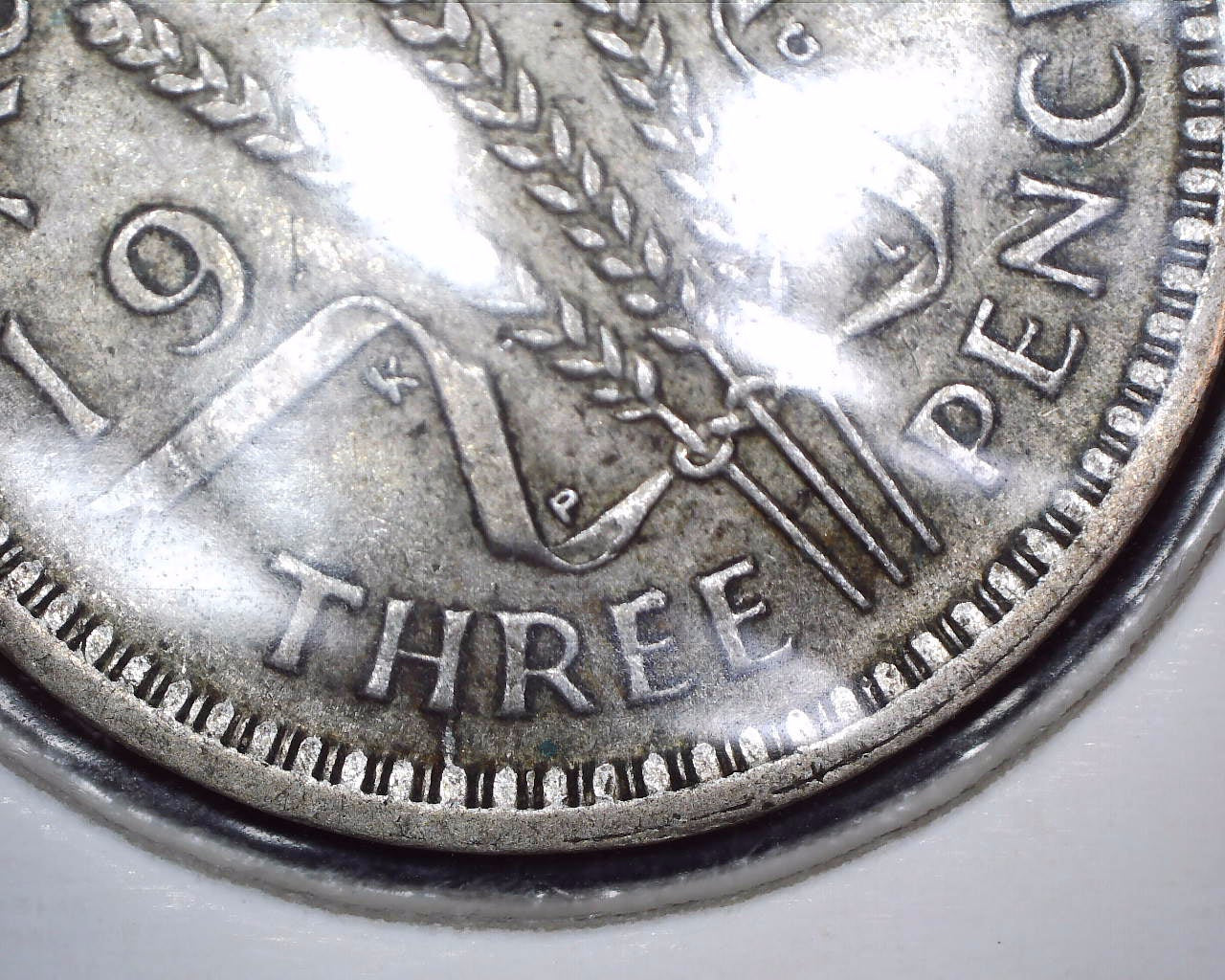 1951 - PL Australian Three Pence - 50% Silver - Die Crack Error