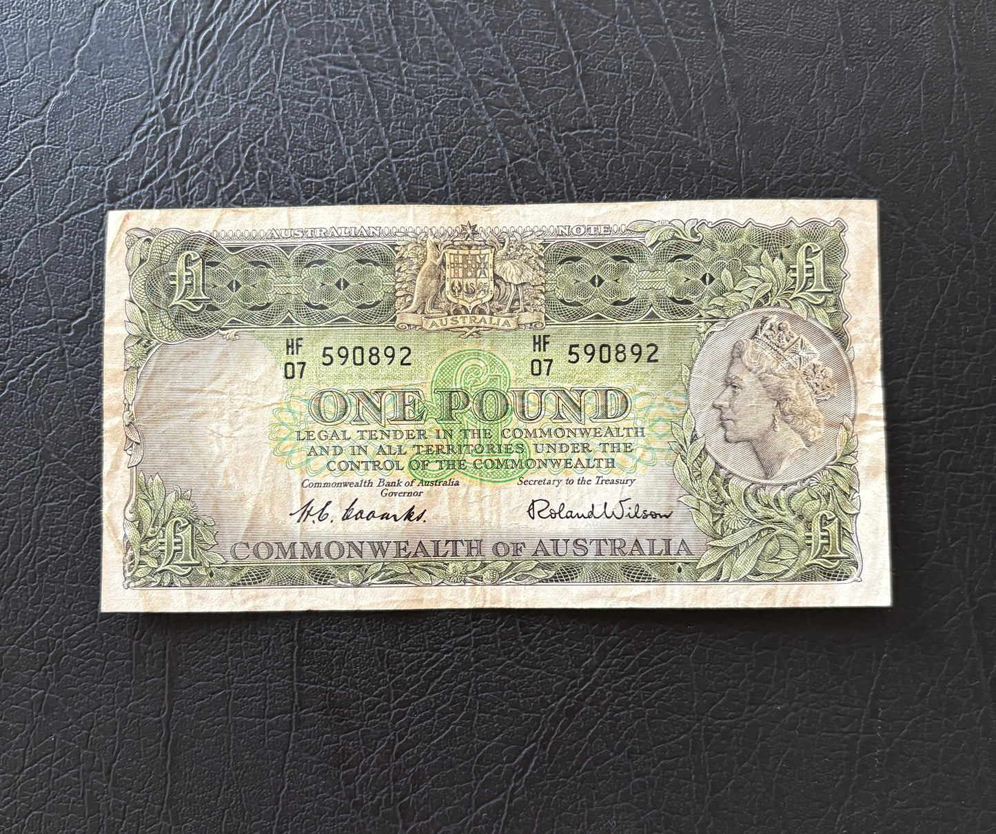 1961 Australian One Pound Banknote - Coombs Wilson HF07 590892