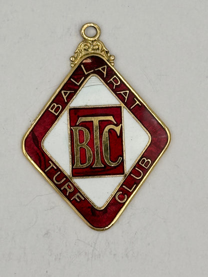 Vintage 1971 Ballarat Turf Club Enamel Members Badge