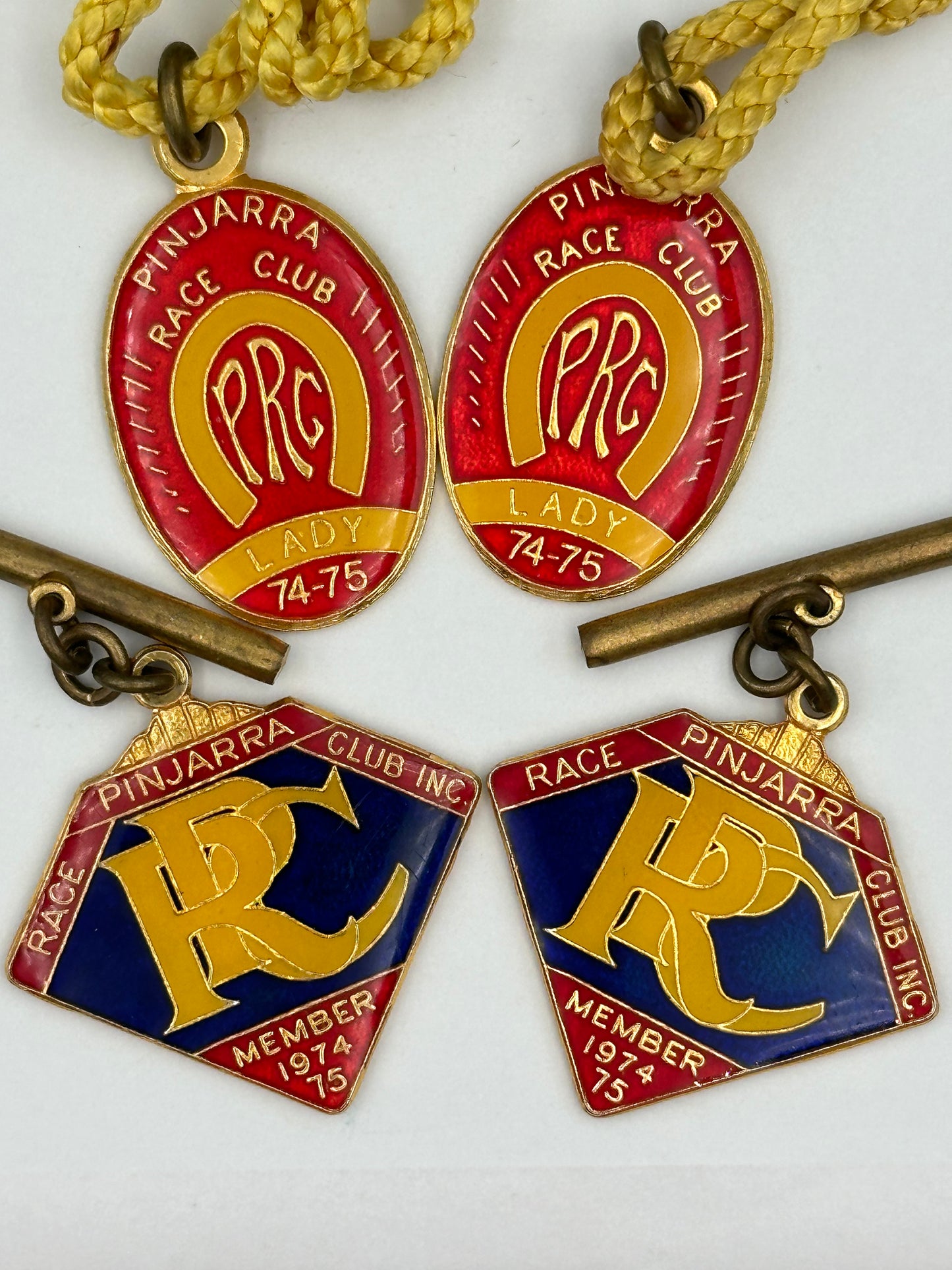 Vintage 1974-1975 Pinjarra Race Club Enamel 2x Member Badges & 2 x Lady Badges