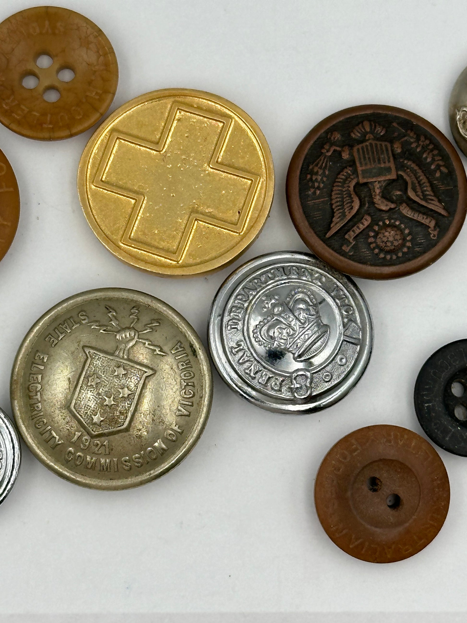 Mixed lot of Vintage Military Buttons – Pocket Treasures Coins and ...