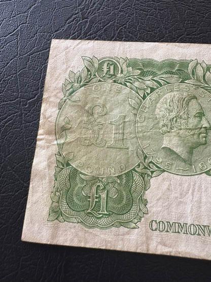 1961 Australian One Pound Banknote - Coombs Wilson HF07 590892