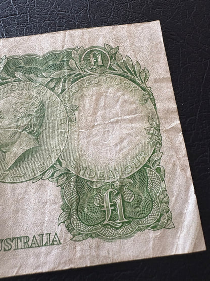 1961 Australian One Pound Banknote - Coombs Wilson HF07 590892