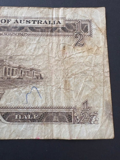 1961 Australian Ten Shillings Note - Coombs / Wilson - AH28 886393