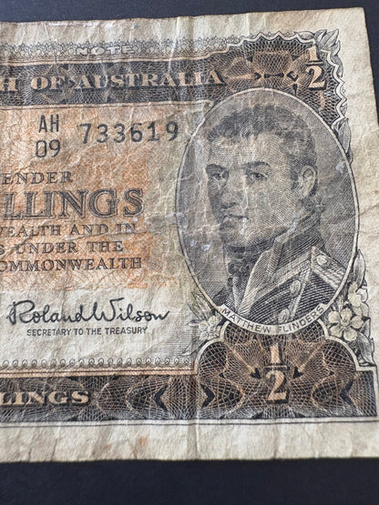 1961 Australian Ten Shillings Note - Coombs / Wilson - AH09 733619